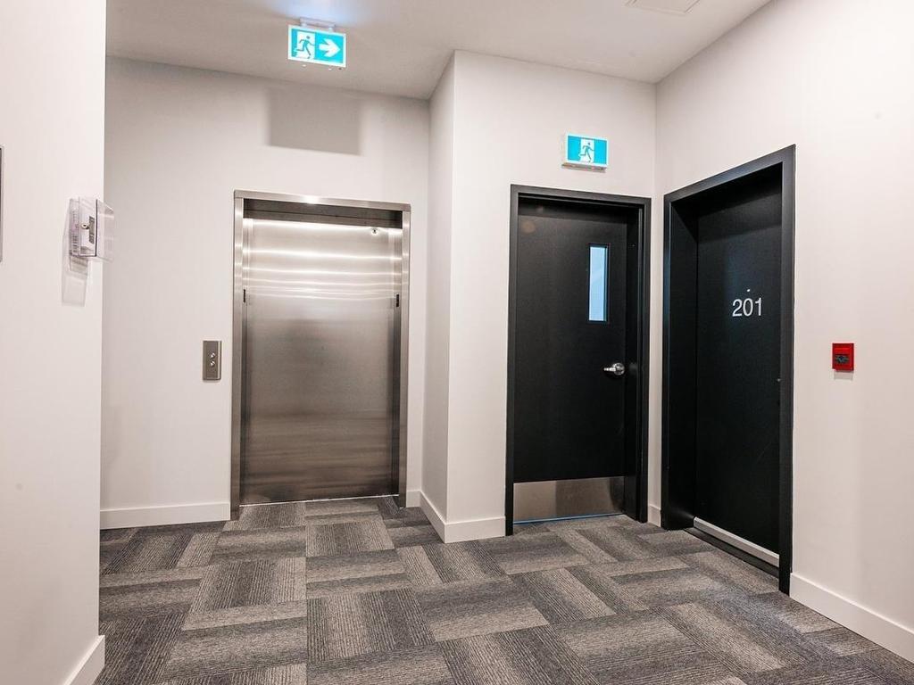 









1415


Rue Bishop

, 204,
Montréal (Ville-Marie),




QC
H3G2E4

