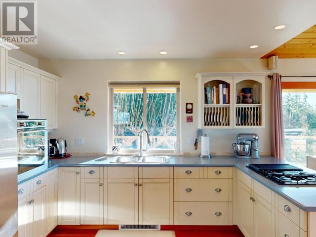 












2-10289 FINN BAY ROAD

,
Powell River,




British Columbia
V0N2G0


