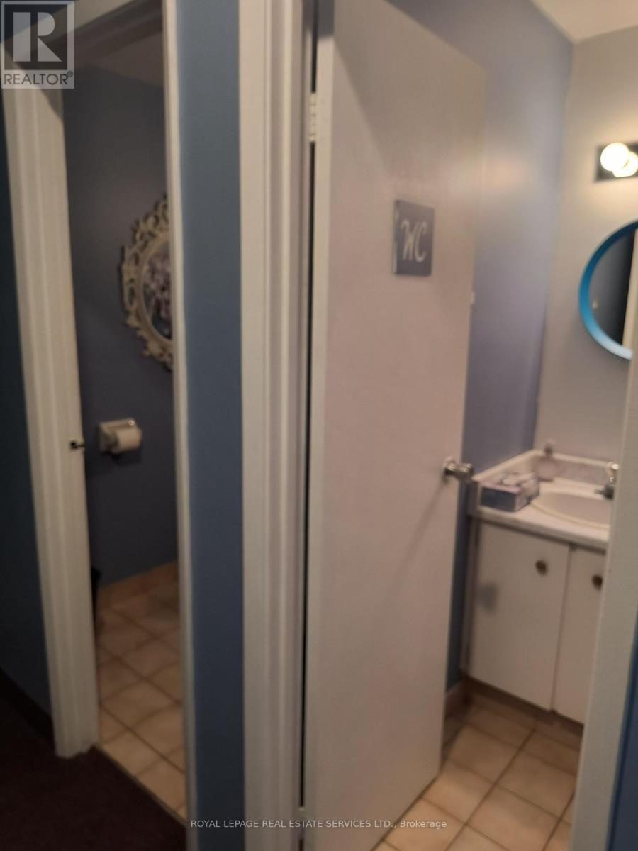 












6 - 12 UPJOHN ROAD

,
Toronto,




Ontario
M3B2V9

