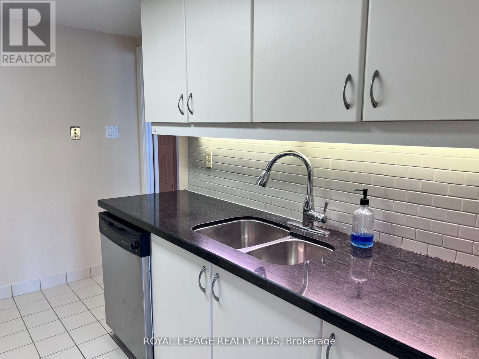 












1601 - 44 GERRARD STREET W

,
Toronto,




Ontario
M5G2K2

