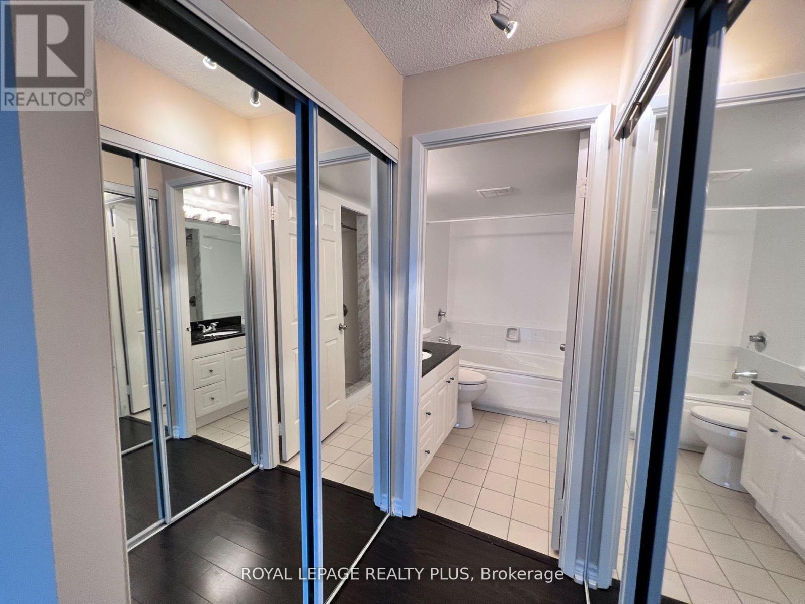












1601 - 44 GERRARD STREET W

,
Toronto,




Ontario
M5G2K2

