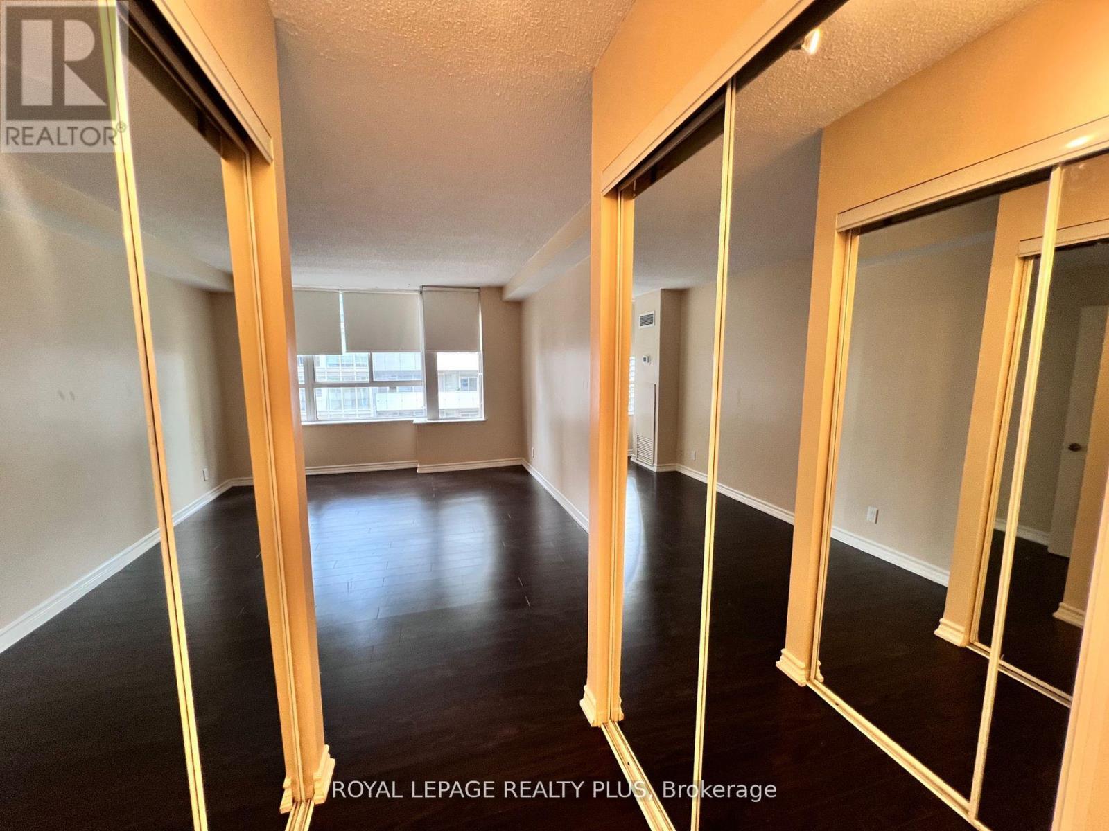 












1601 - 44 GERRARD STREET W

,
Toronto,




Ontario
M5G2K2

