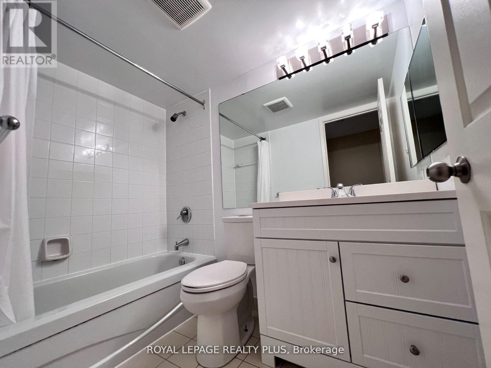 












1601 - 44 GERRARD STREET W

,
Toronto,




Ontario
M5G2K2

