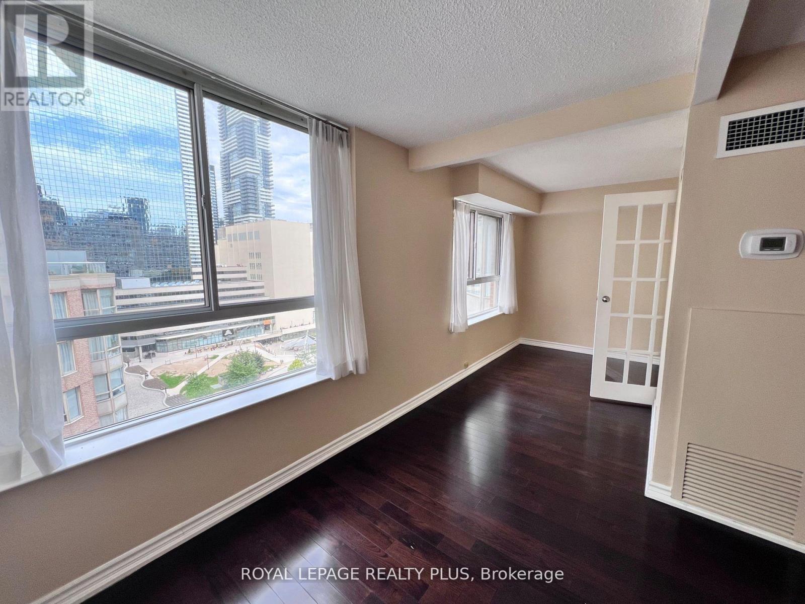 












1601 - 44 GERRARD STREET W

,
Toronto,




Ontario
M5G2K2

