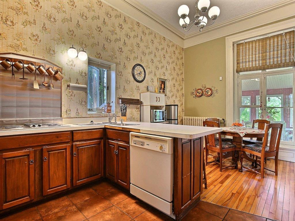 









223

 - 223A


Rue Bella

,
Saint-Jean-sur-Richelieu,




QC
J2X4Y6

