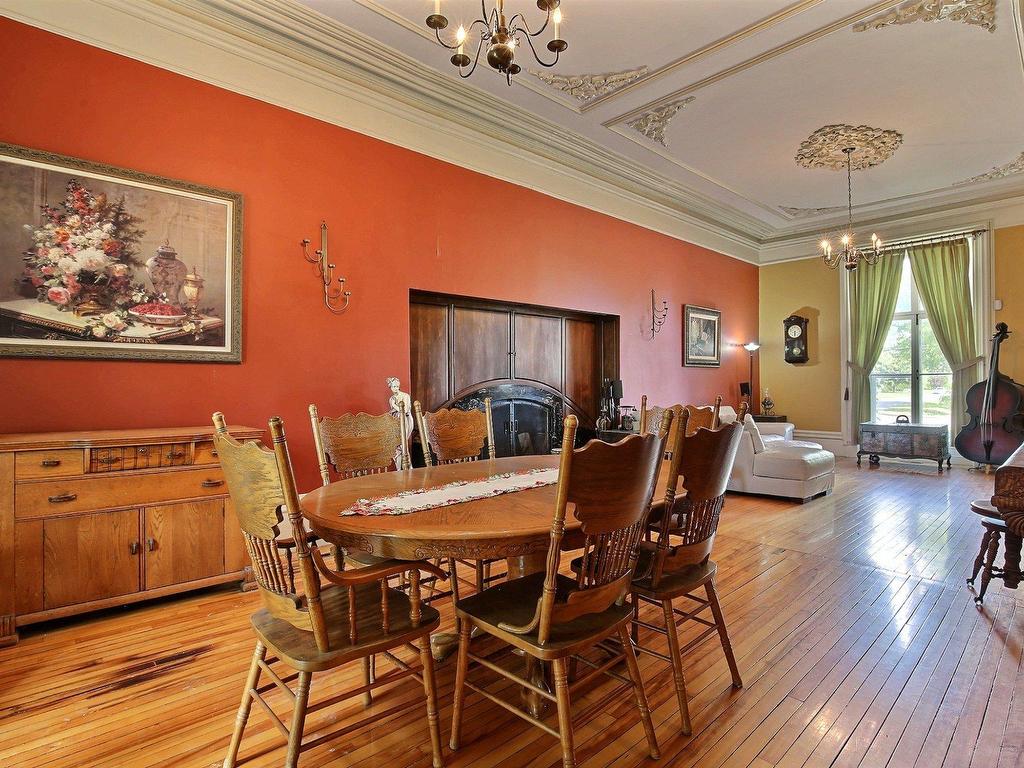 









223

 - 223A


Rue Bella

,
Saint-Jean-sur-Richelieu,




QC
J2X4Y6

