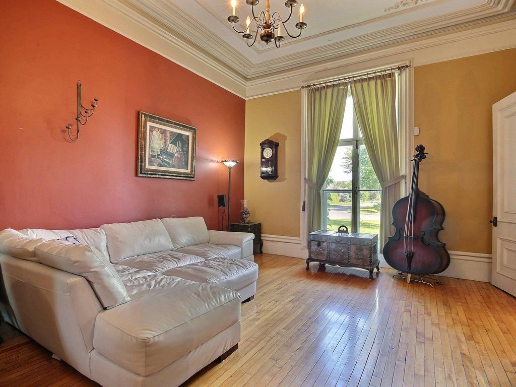 









223

 - 223A


Rue Bella

,
Saint-Jean-sur-Richelieu,




QC
J2X4Y6

