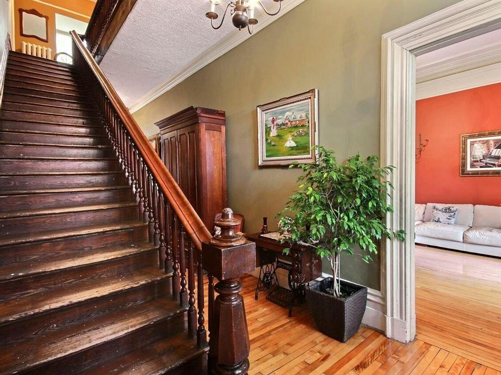 









223

 - 223A


Rue Bella

,
Saint-Jean-sur-Richelieu,




QC
J2X4Y6

