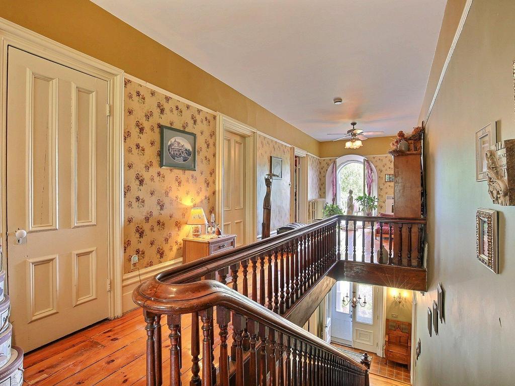 









223

 - 223A


Rue Bella

,
Saint-Jean-sur-Richelieu,




QC
J2X4Y6

