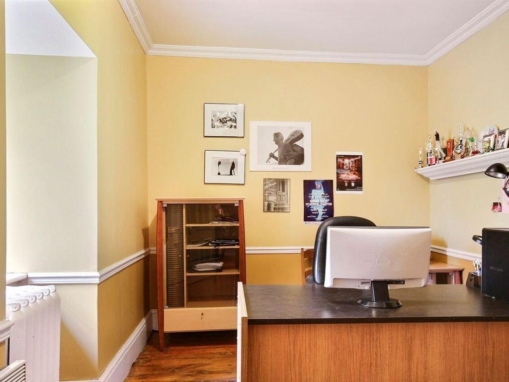 









223

 - 223A


Rue Bella

,
Saint-Jean-sur-Richelieu,




QC
J2X4Y6

