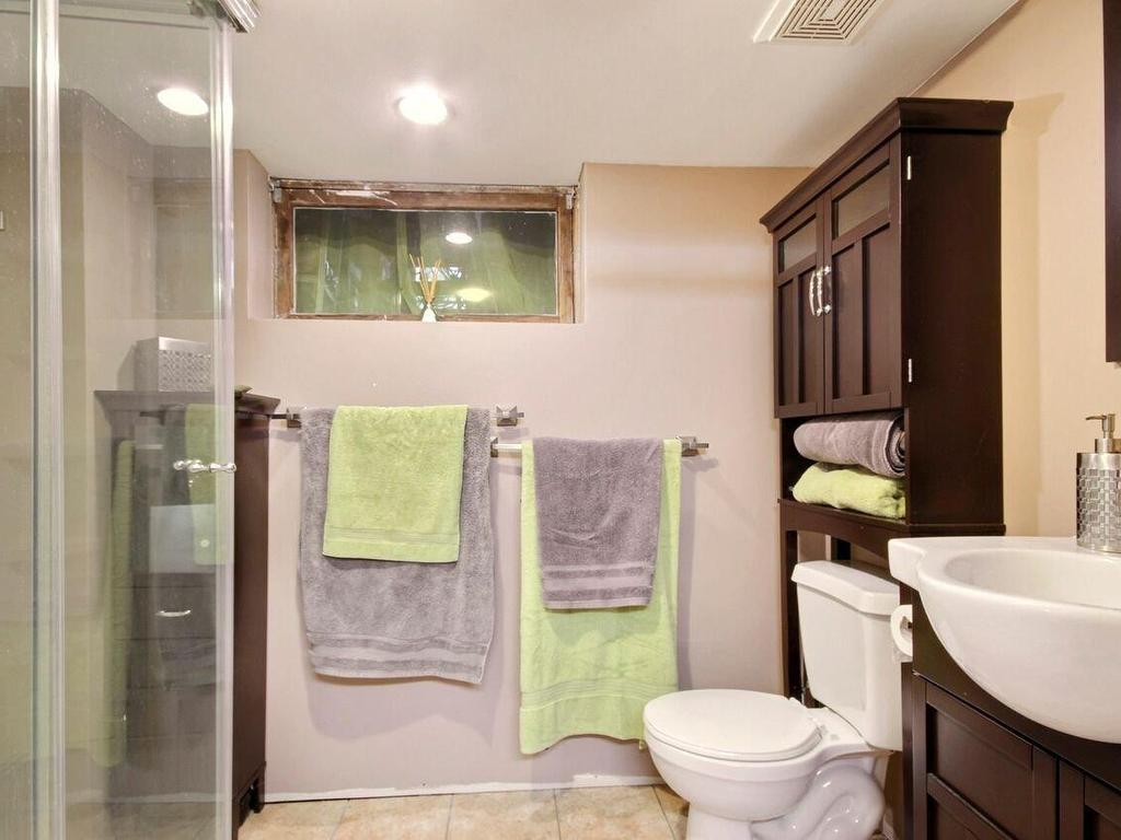 









223

 - 223A


Rue Bella

,
Saint-Jean-sur-Richelieu,




QC
J2X4Y6

