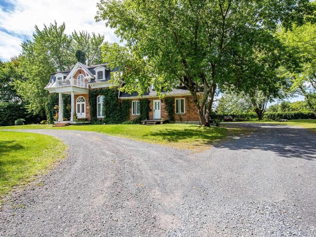 









223

 - 223A


Rue Bella

,
Saint-Jean-sur-Richelieu,




QC
J2X4Y6

