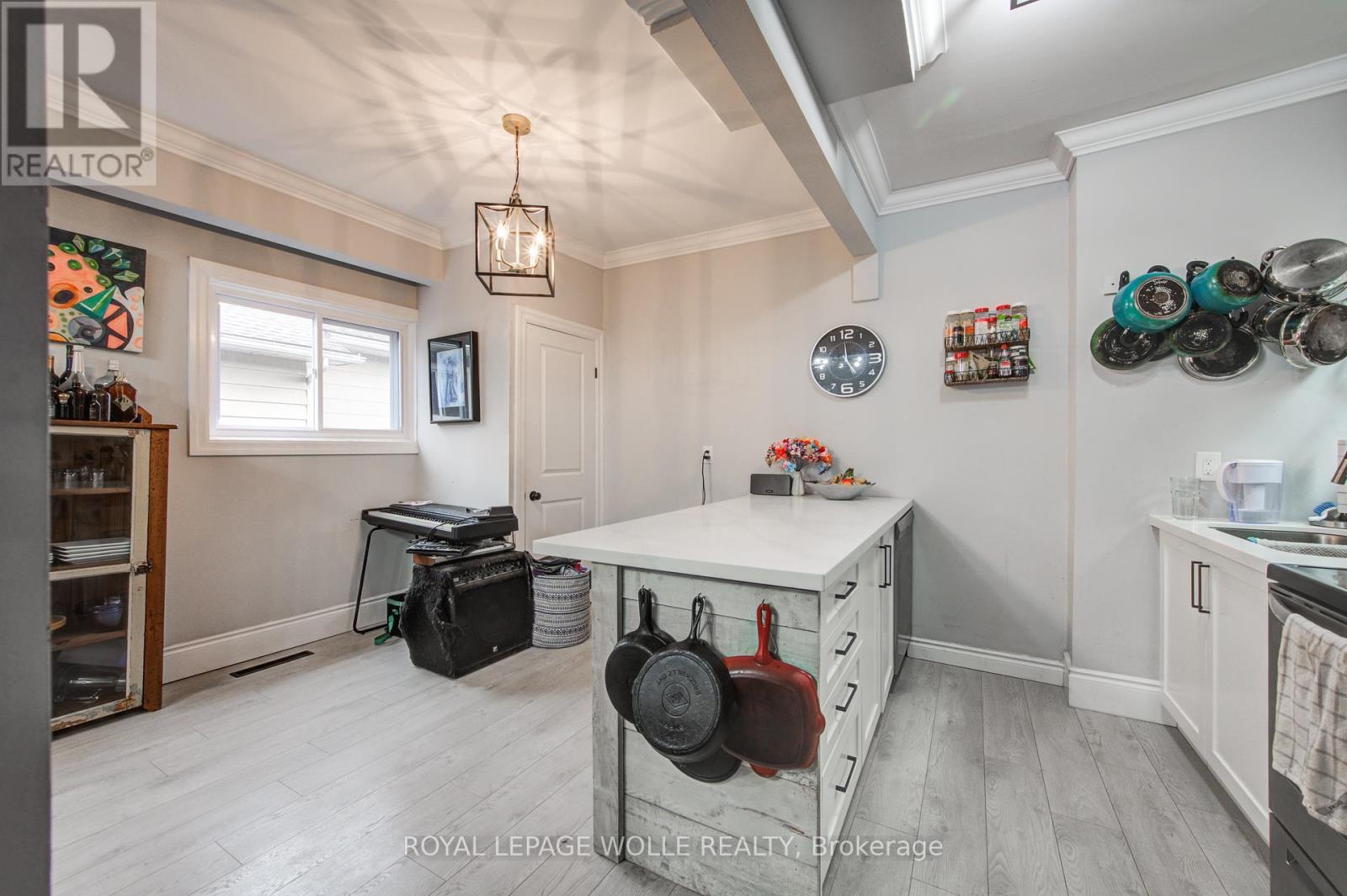 












218 CATHARINE STREET N

,
Hamilton,




Ontario
L8L4S6

