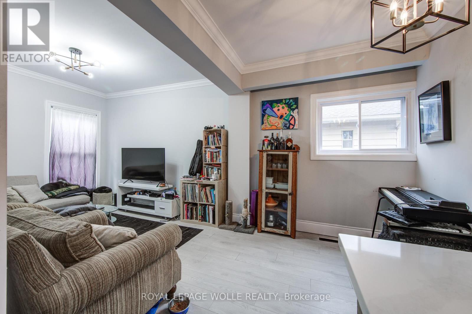












218 CATHARINE STREET N

,
Hamilton,




Ontario
L8L4S6

