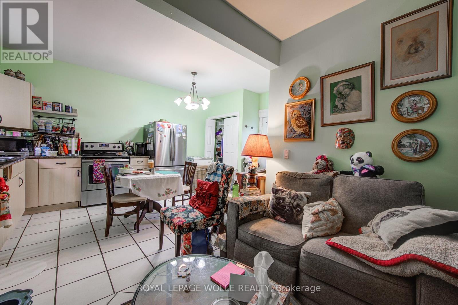 












218 CATHARINE STREET N

,
Hamilton,




Ontario
L8L4S6

