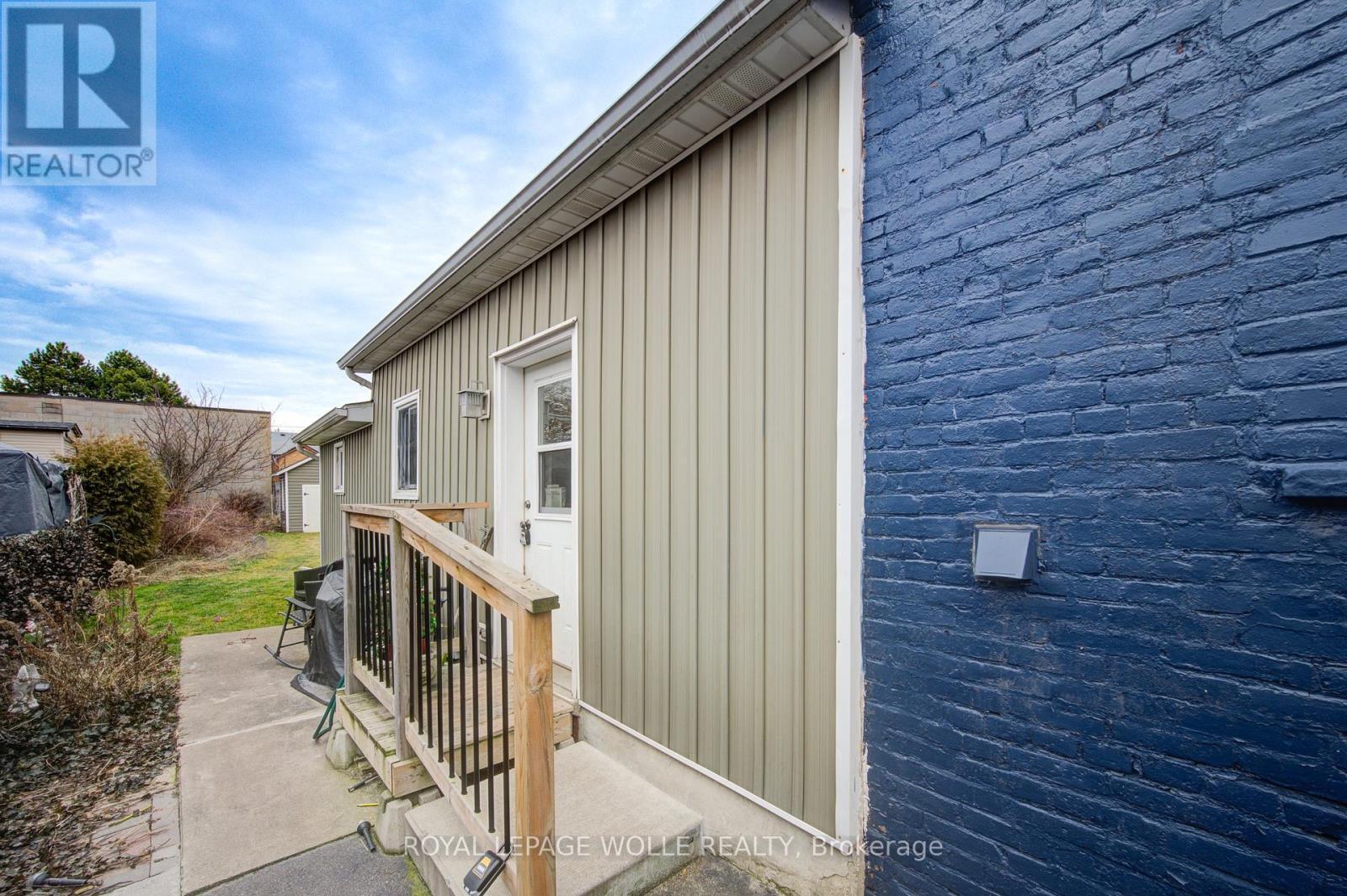 












218 CATHARINE STREET N

,
Hamilton,




Ontario
L8L4S6

