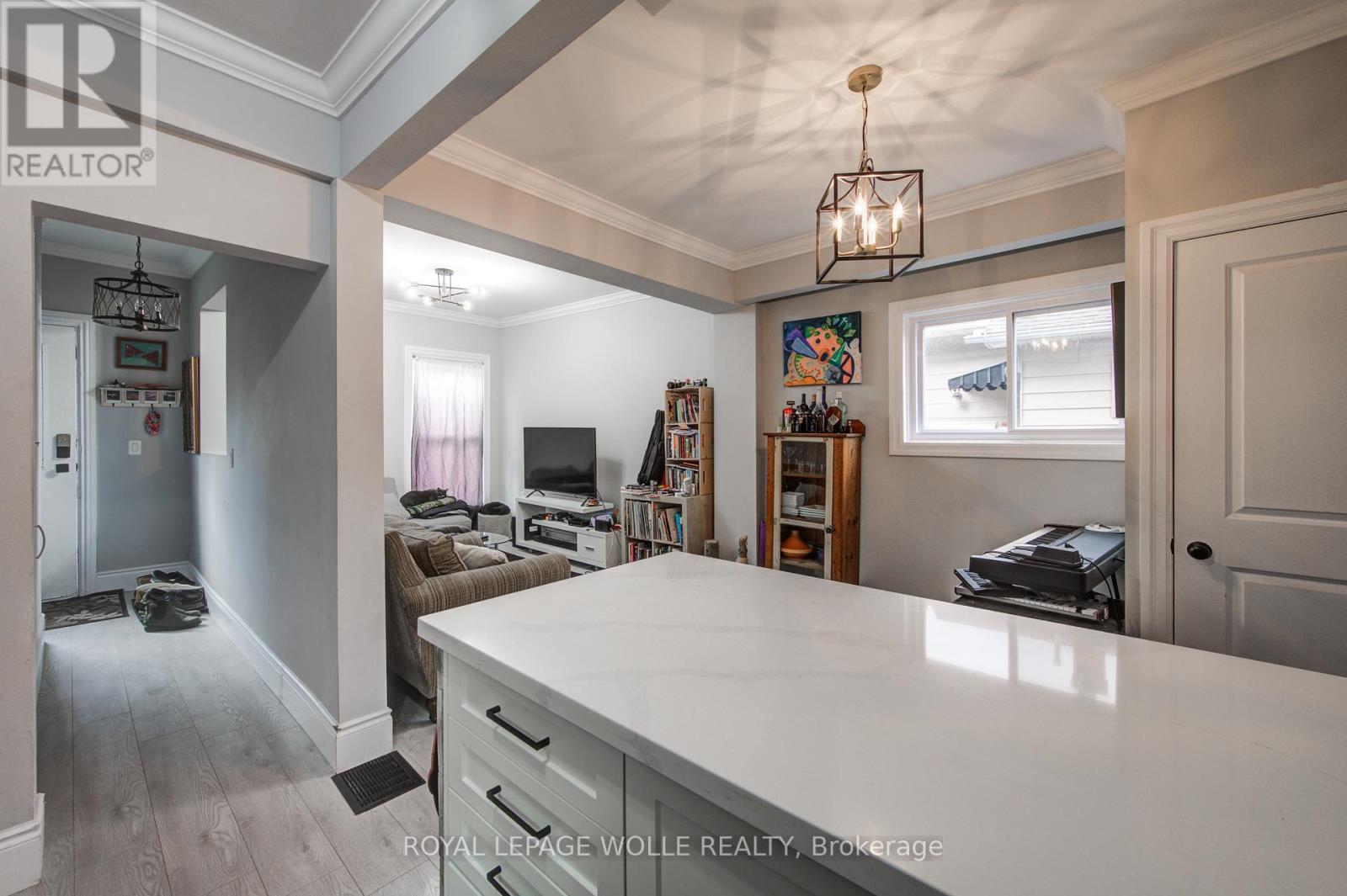 












218 CATHARINE STREET N

,
Hamilton,




Ontario
L8L4S6

