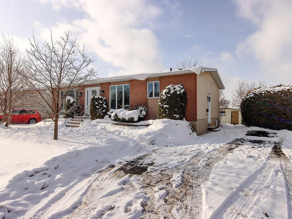 









897


Rue Lanoue

,
Saint-Jean-sur-Richelieu,




QC
J3B2G1

