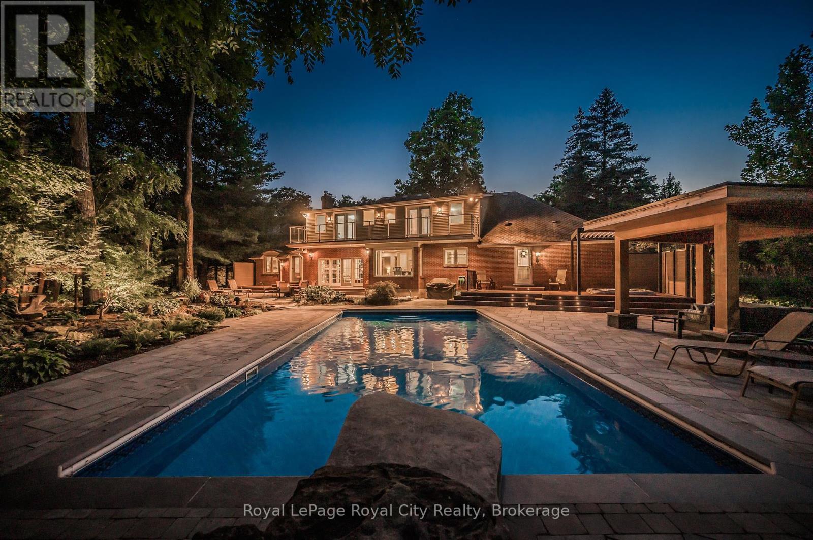 












586 EASTGATE WALK

,
Waterloo,




Ontario
N2K2W2


