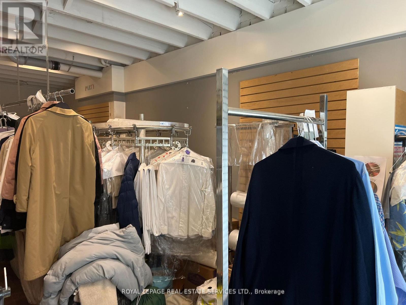 












1011 YONGE STREET

,
Toronto,




Ontario
M4W2K9

