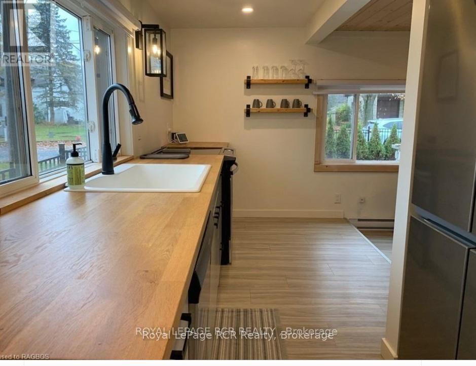 












2 JOHN STREET

,
Northern Bruce Peninsula,




Ontario
N0H1W0

