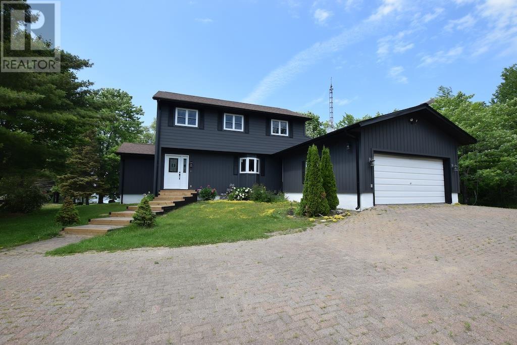












84 Lakeview RD

,
Iron Bridge,




Ontario
P0R1B0

