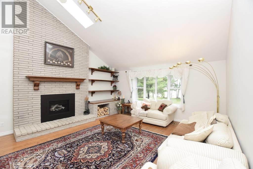 












84 Lakeview RD

,
Iron Bridge,




Ontario
P0R1B0


