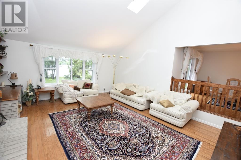 












84 Lakeview RD

,
Iron Bridge,




Ontario
P0R1B0

