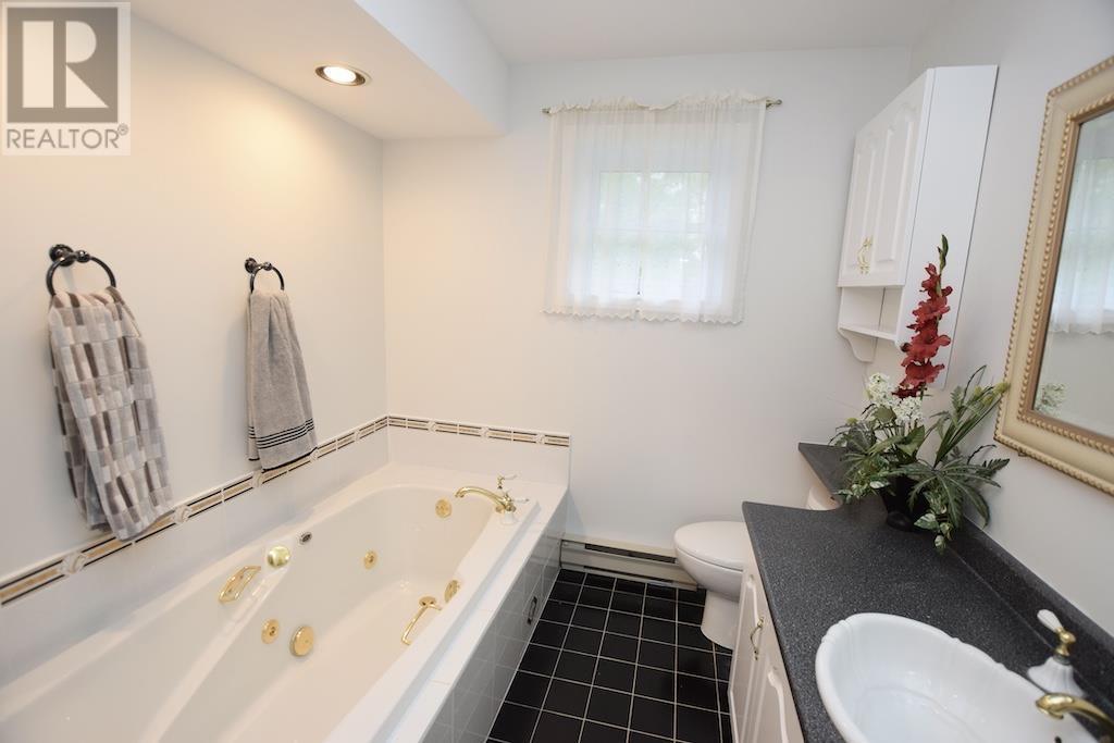 












84 Lakeview RD

,
Iron Bridge,




Ontario
P0R1B0

