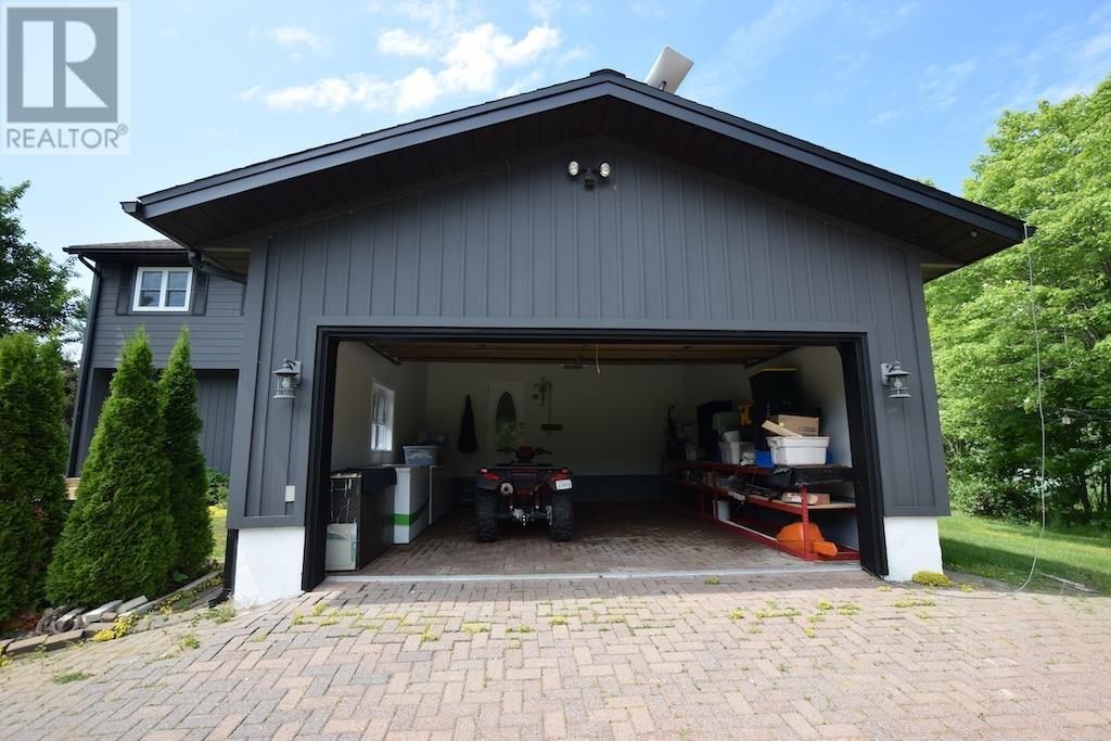 












84 Lakeview RD

,
Iron Bridge,




Ontario
P0R1B0

