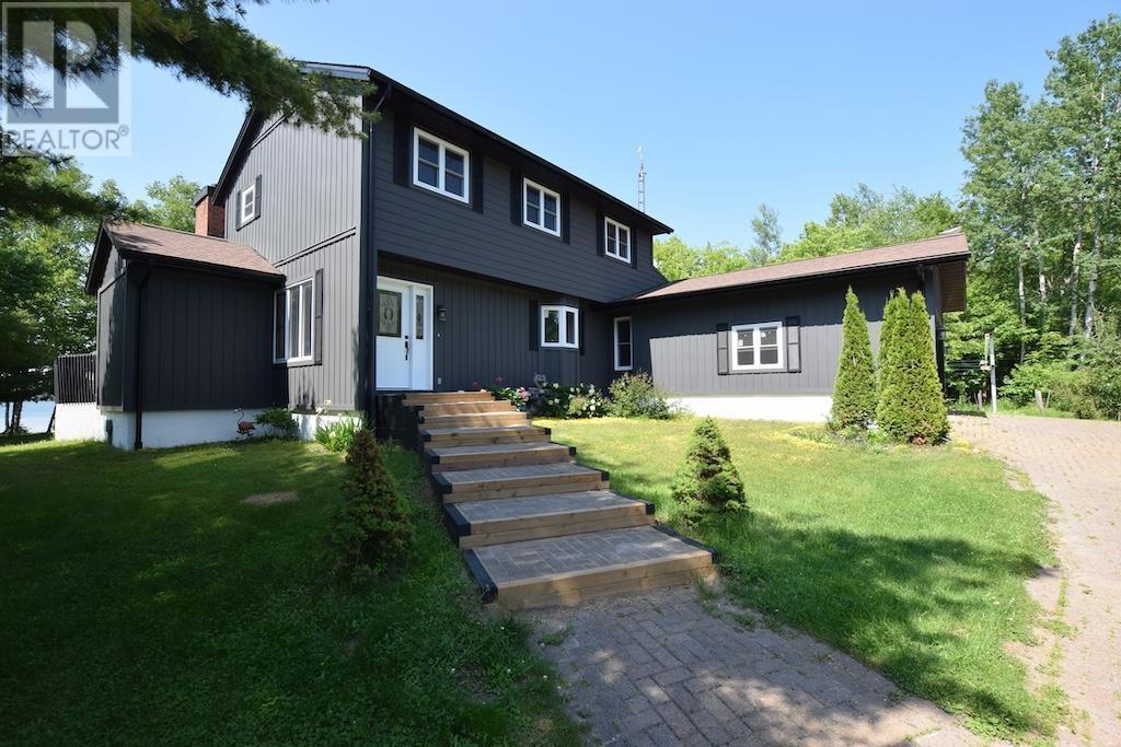 












84 Lakeview RD

,
Iron Bridge,




Ontario
P0R1B0

