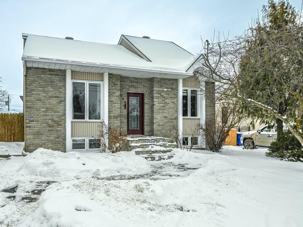 









120


Av. Charles-N.-Frégeau

,
Rougemont,




QC
J0L1M0

