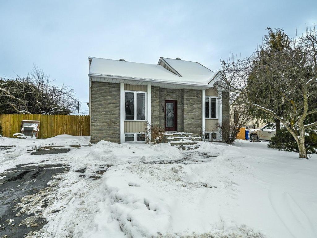 









120


Av. Charles-N.-Frégeau

,
Rougemont,




QC
J0L1M0

