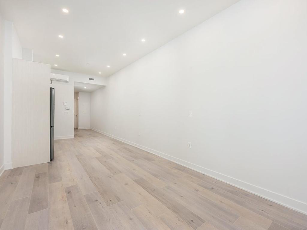 









1415


Rue Bishop

, 410,
Montréal (Ville-Marie),




QC
H3G2E4

