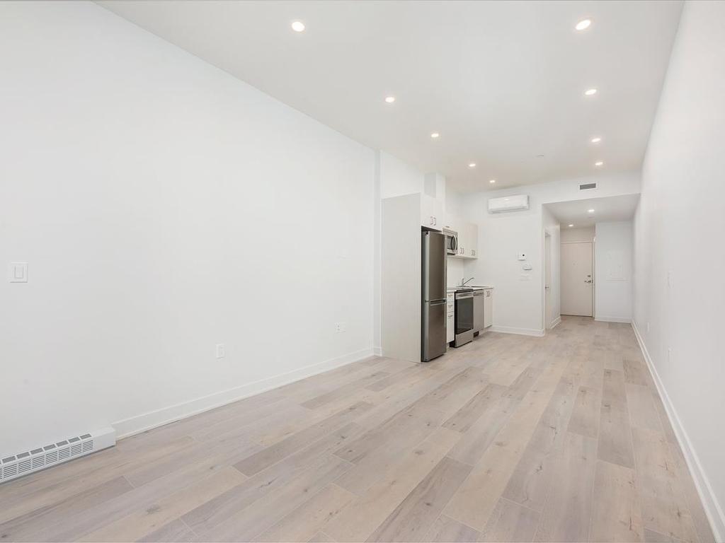 









1415


Rue Bishop

, 410,
Montréal (Ville-Marie),




QC
H3G2E4

