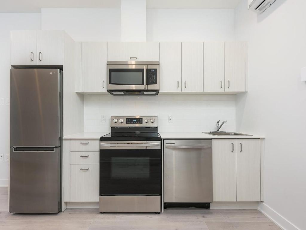 









1415


Rue Bishop

, 410,
Montréal (Ville-Marie),




QC
H3G2E4

