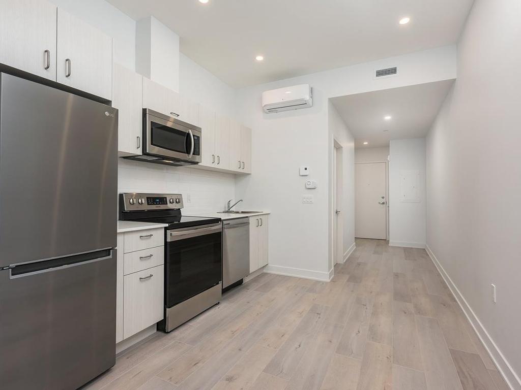 









1415


Rue Bishop

, 410,
Montréal (Ville-Marie),




QC
H3G2E4

