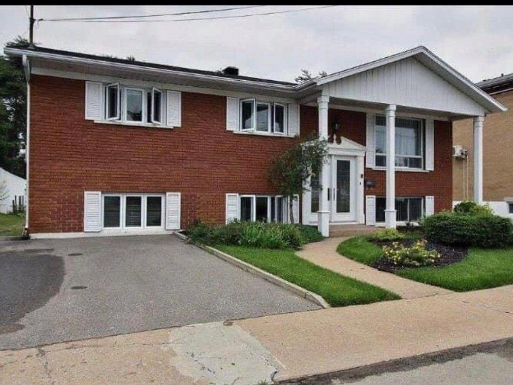 









460

 - 462


Rue Julien

,
Trois-Rivières,




QC
G8T6X1

