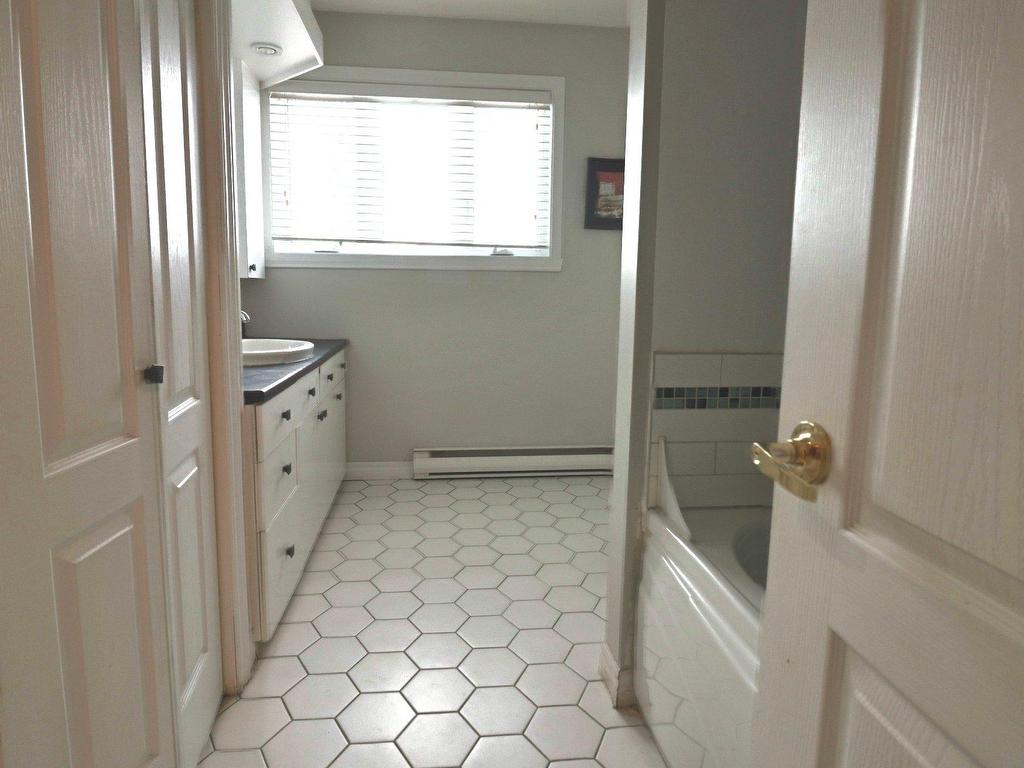 









460

 - 462


Rue Julien

,
Trois-Rivières,




QC
G8T6X1

