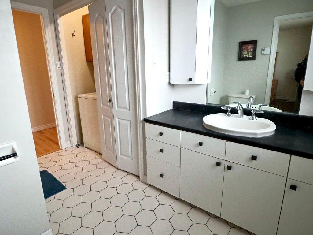 









460

 - 462


Rue Julien

,
Trois-Rivières,




QC
G8T6X1

