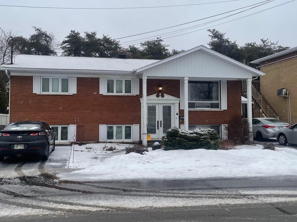 









460

 - 462


Rue Julien

,
Trois-Rivières,




QC
G8T6X1

