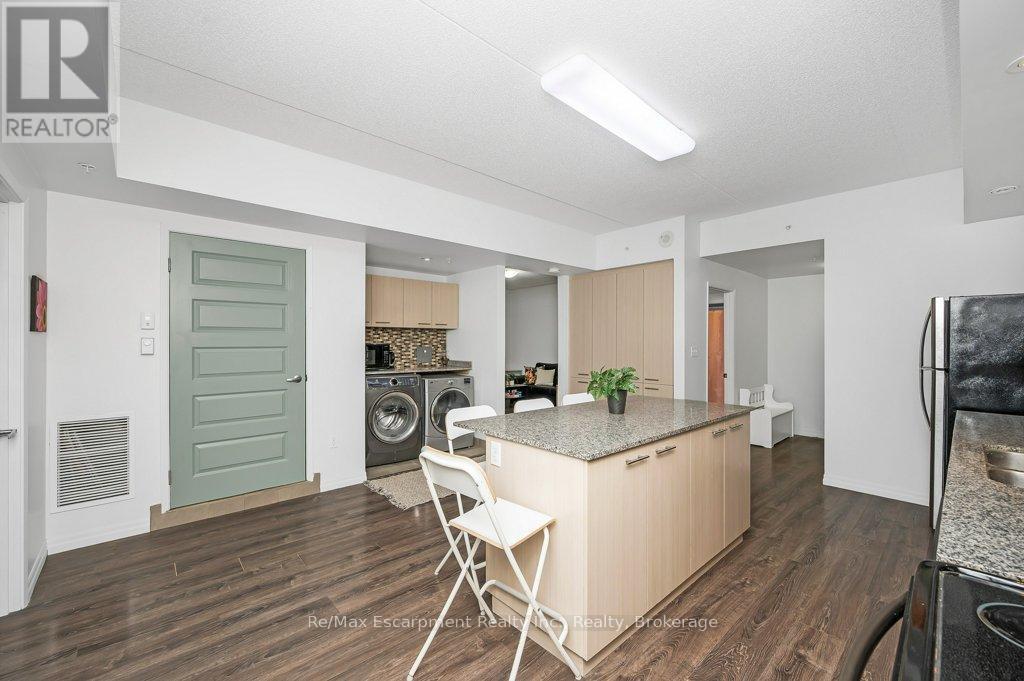 












502 - 8 HICKORY STREET W

,
Waterloo,




Ontario
N2L3H6


