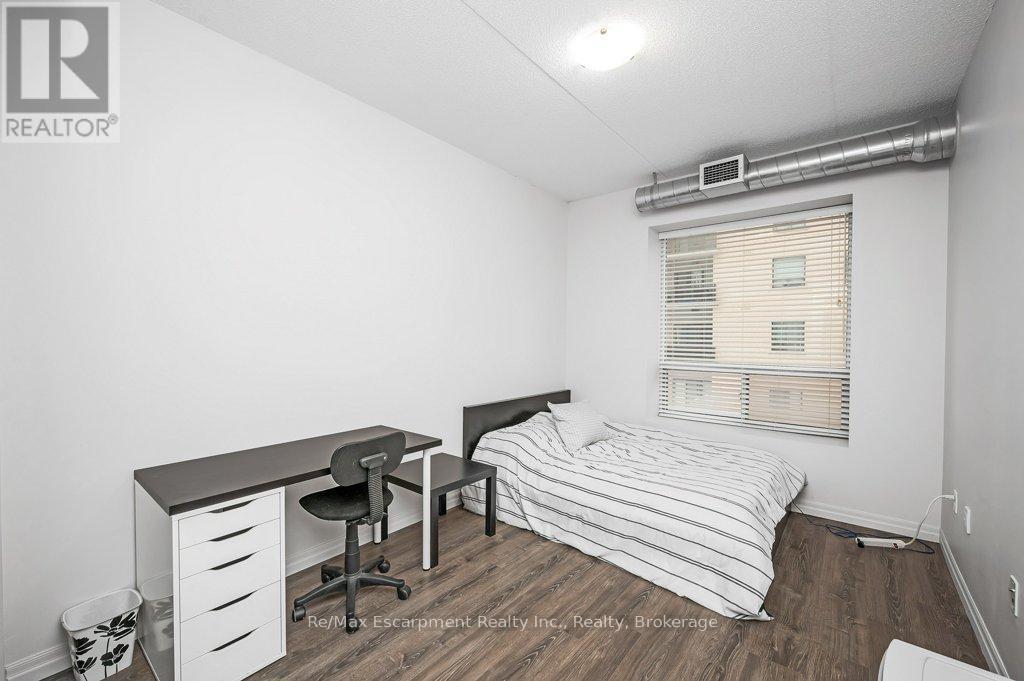 












502 - 8 HICKORY STREET W

,
Waterloo,




Ontario
N2L3H6

