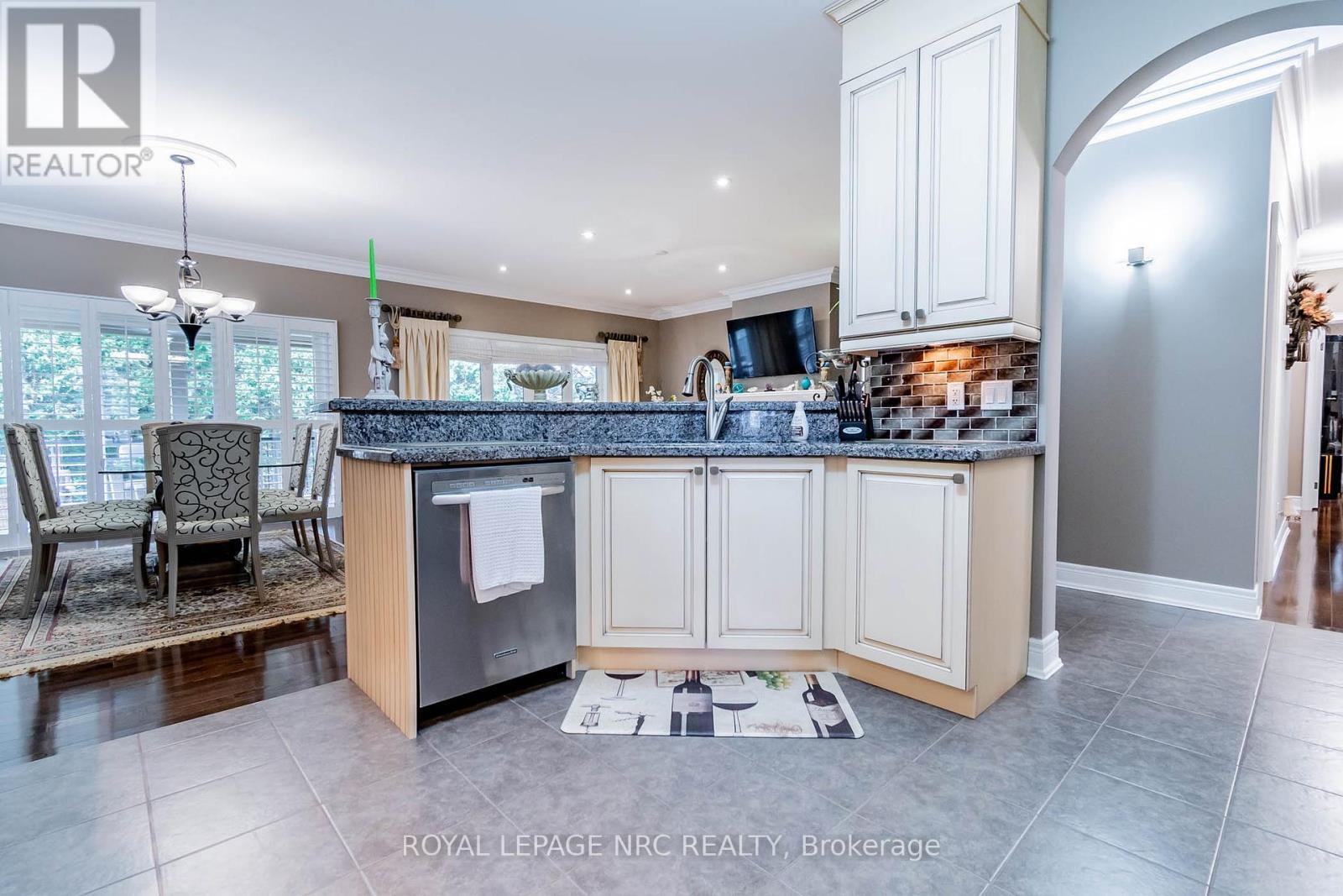 












43 CHERRY RIDGE BOULEVARD

,
Pelham,




Ontario
L0S1C0

