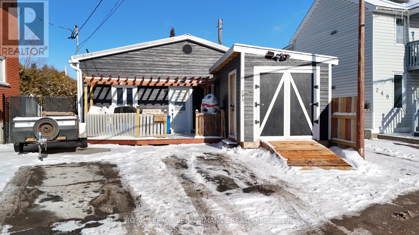 












743 REGENT STREET

,
Hawkesbury,




Ontario
K6A1G5

