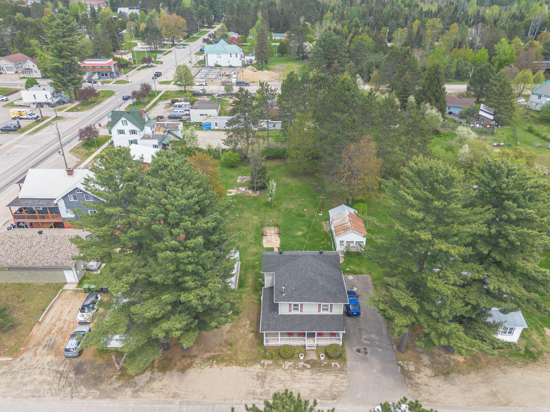 









222


Rue St-Pierre

,
Nominingue,




QC
J0W1R0

