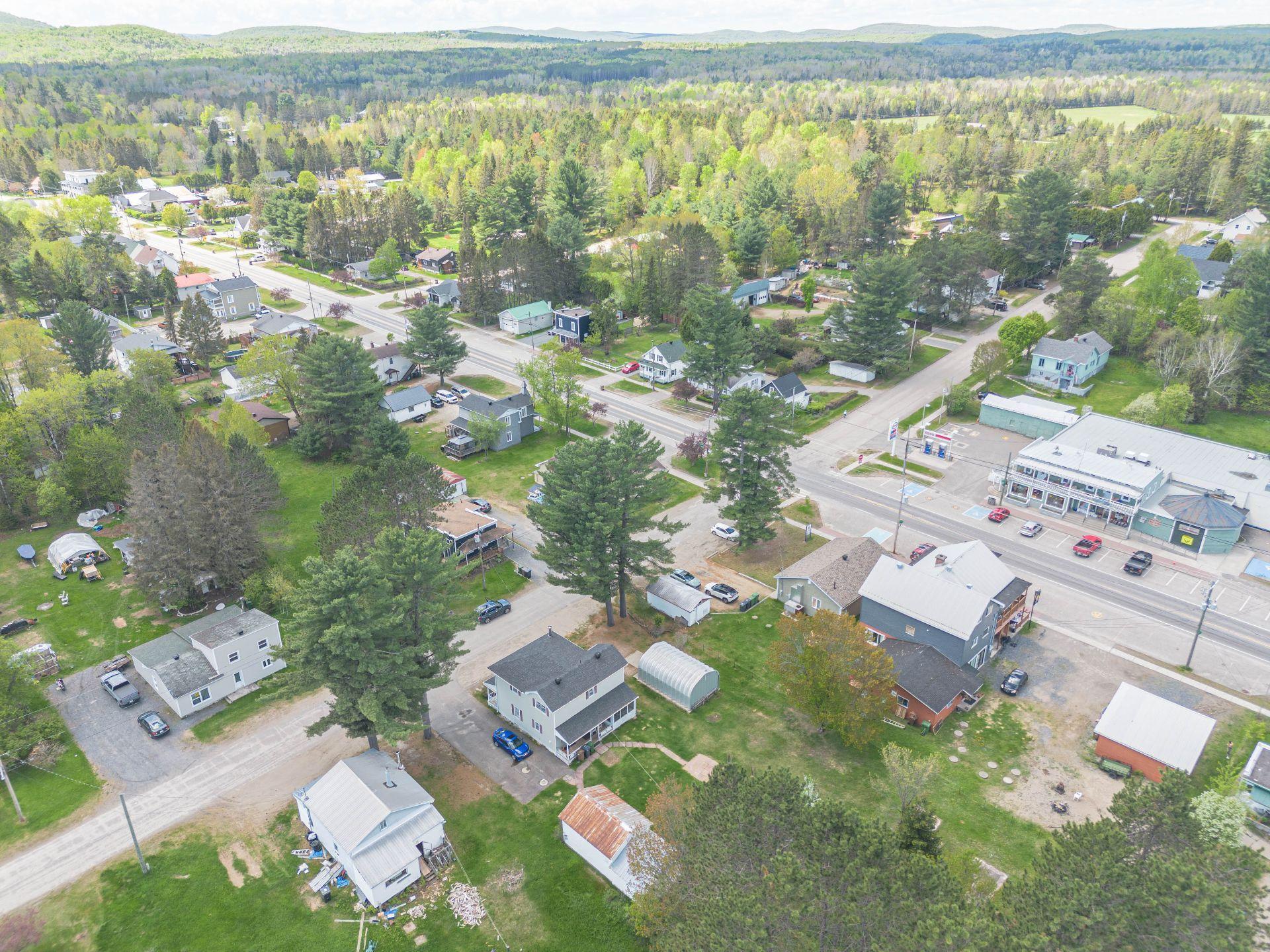 









222


Rue St-Pierre

,
Nominingue,




QC
J0W1R0

