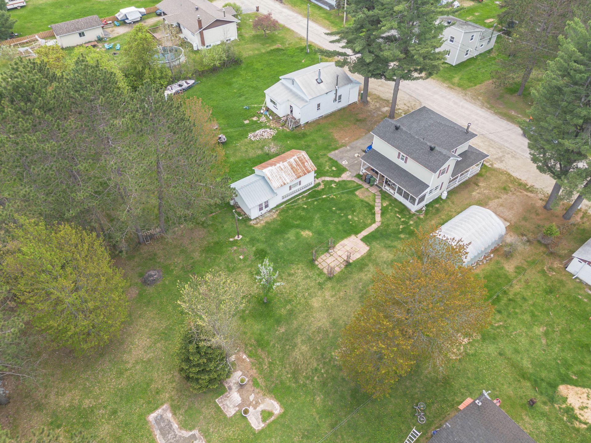 









222


Rue St-Pierre

,
Nominingue,




QC
J0W1R0

