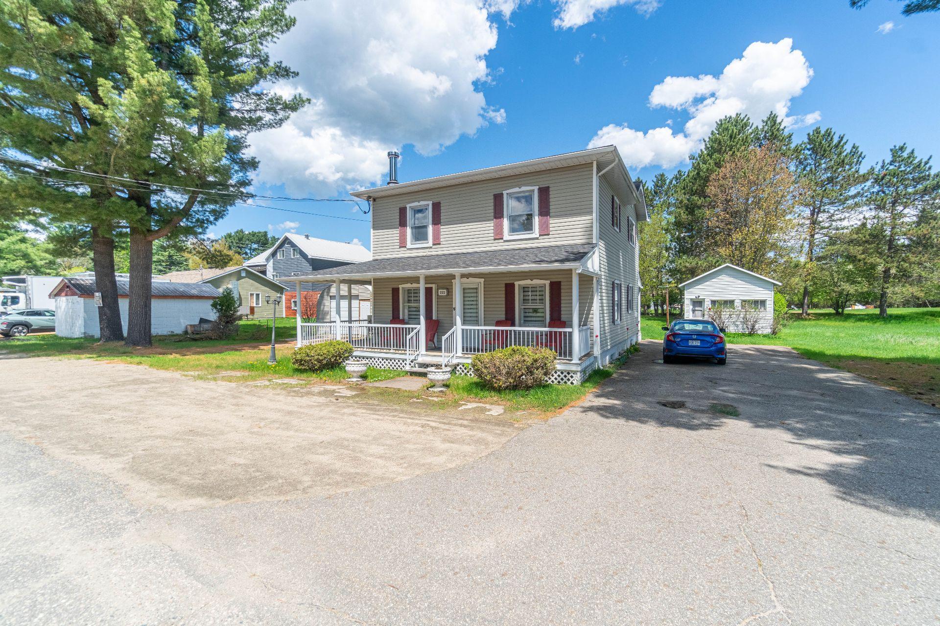 









222


Rue St-Pierre

,
Nominingue,




QC
J0W1R0

