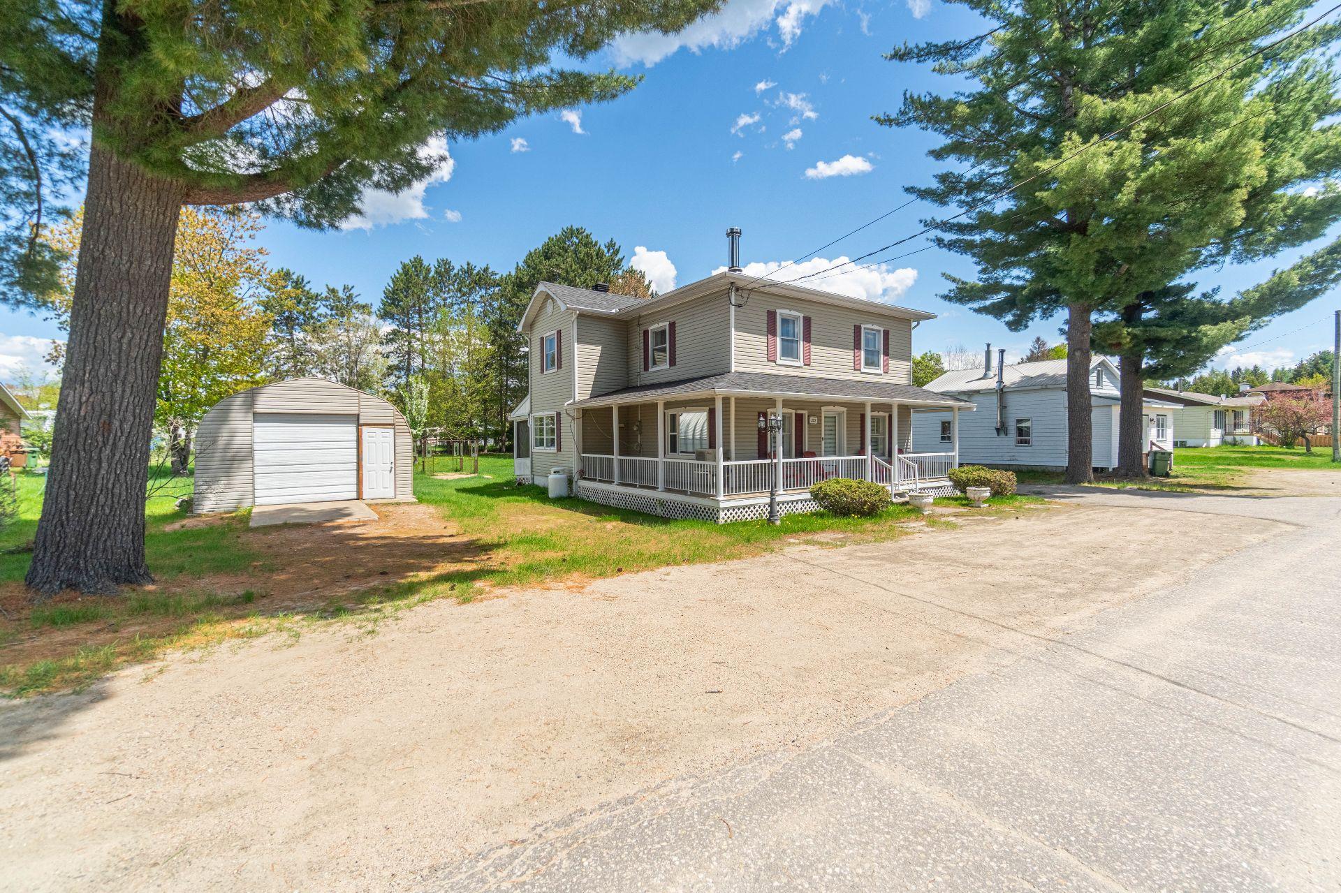 









222


Rue St-Pierre

,
Nominingue,




QC
J0W1R0


